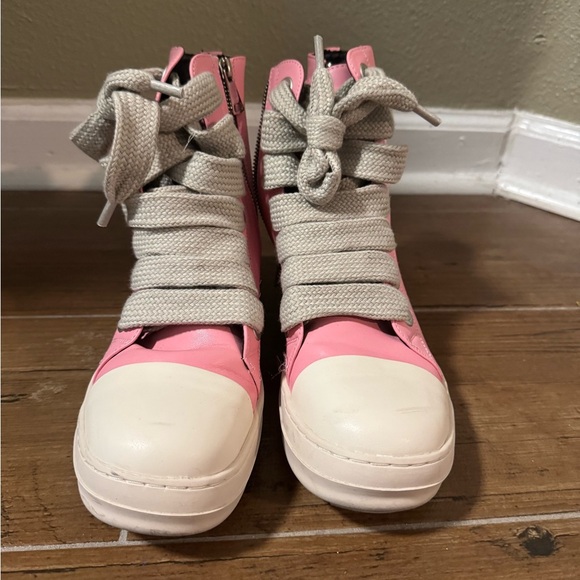 Pink High-Top Sneakers with Chunky Laces (Size 39 / US 8) - Picture 4 of 7
